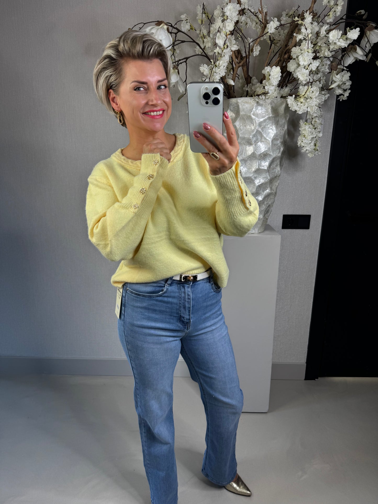 Trui yellow button
