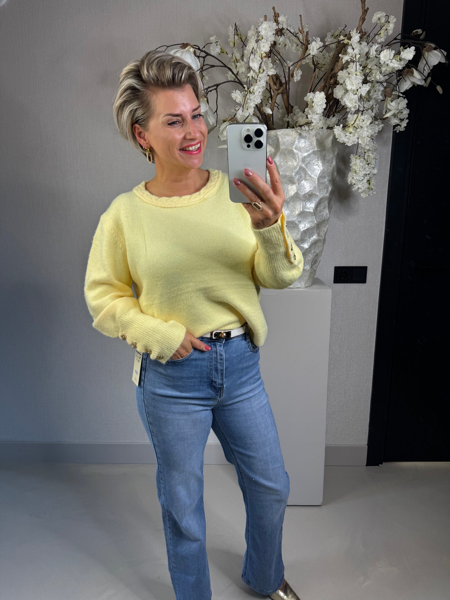 Trui yellow button