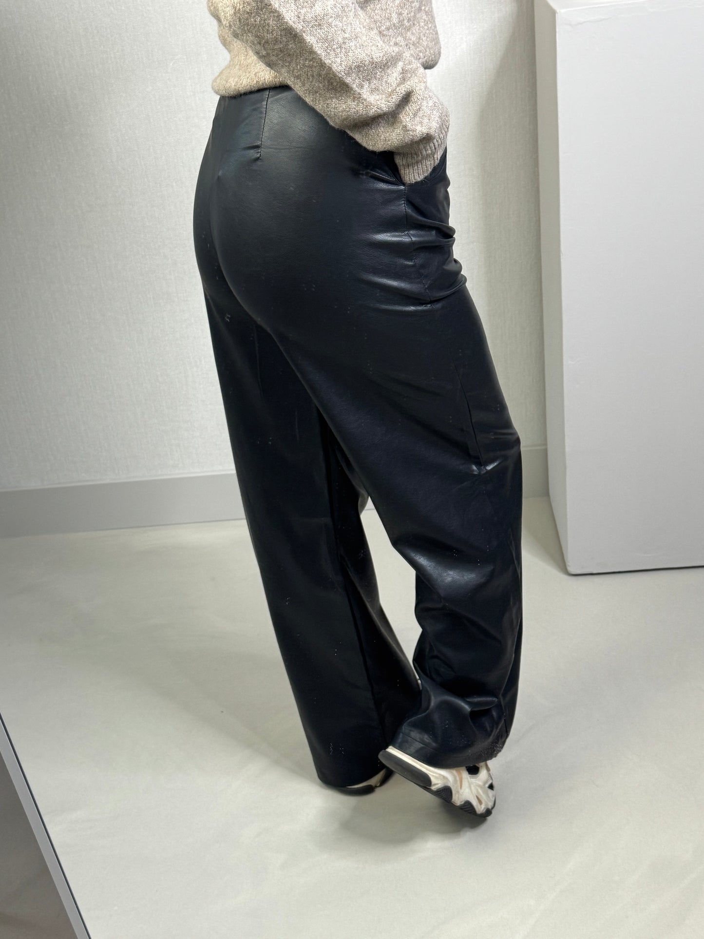 Wide leg leather zwart