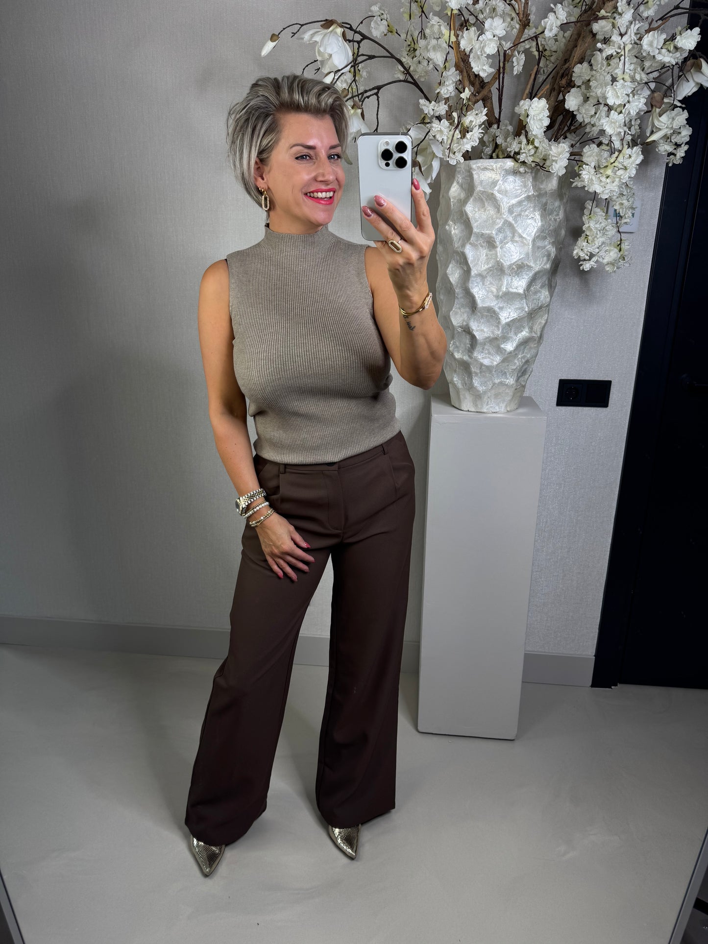 Basic mouwloos beige