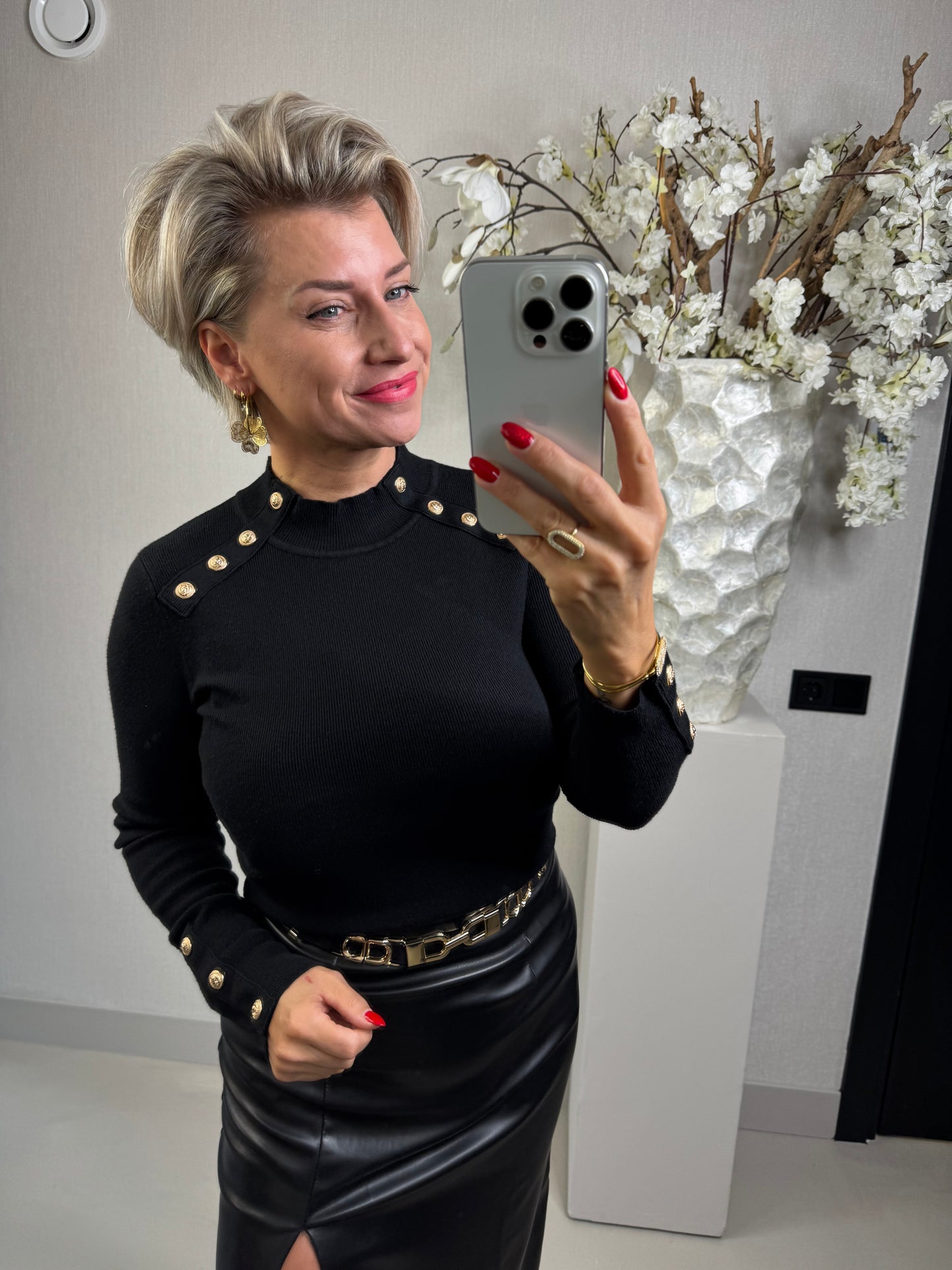 Trui zwart gouden knopen