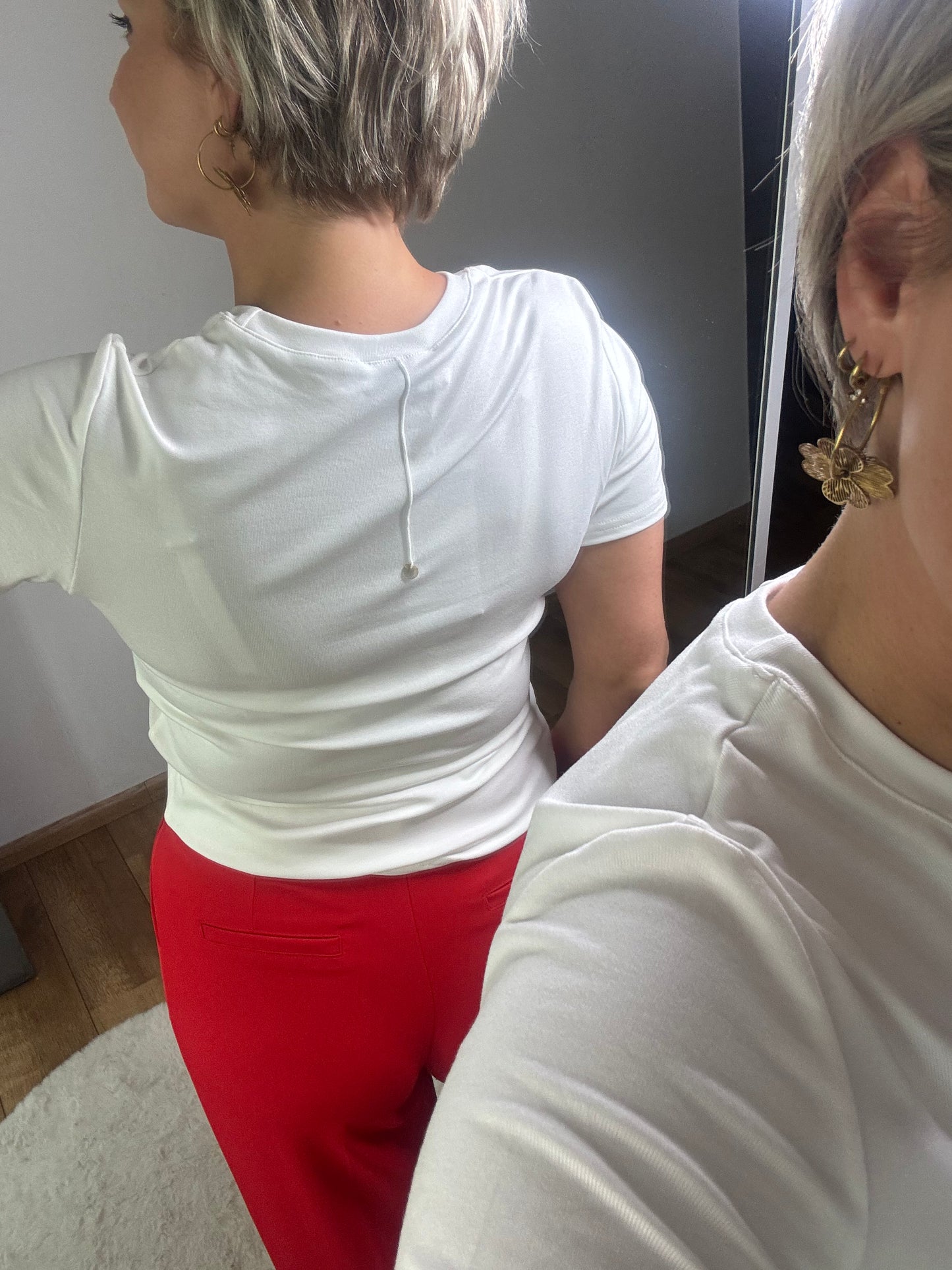Top basic button off white