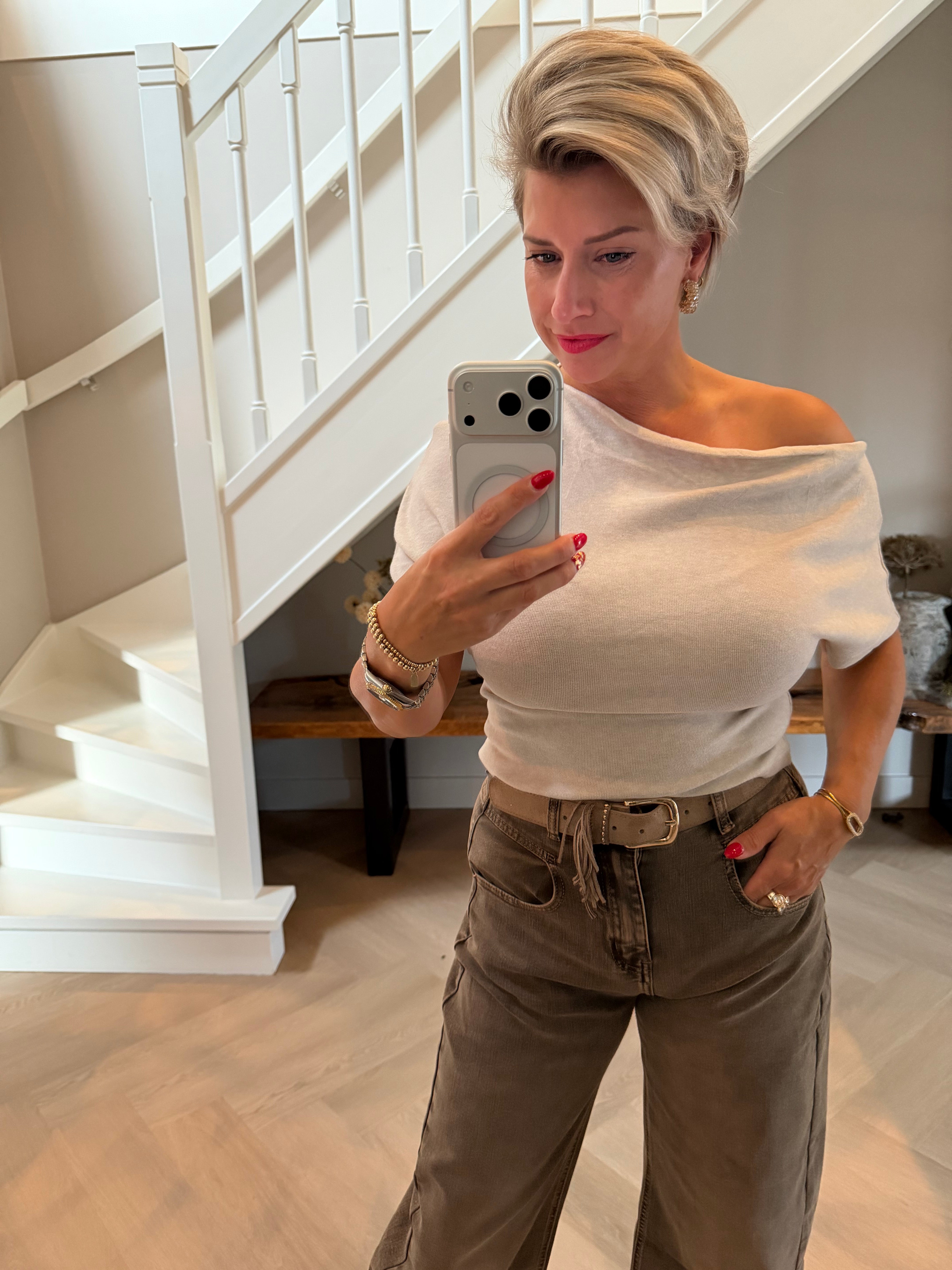Top off shoulder beige