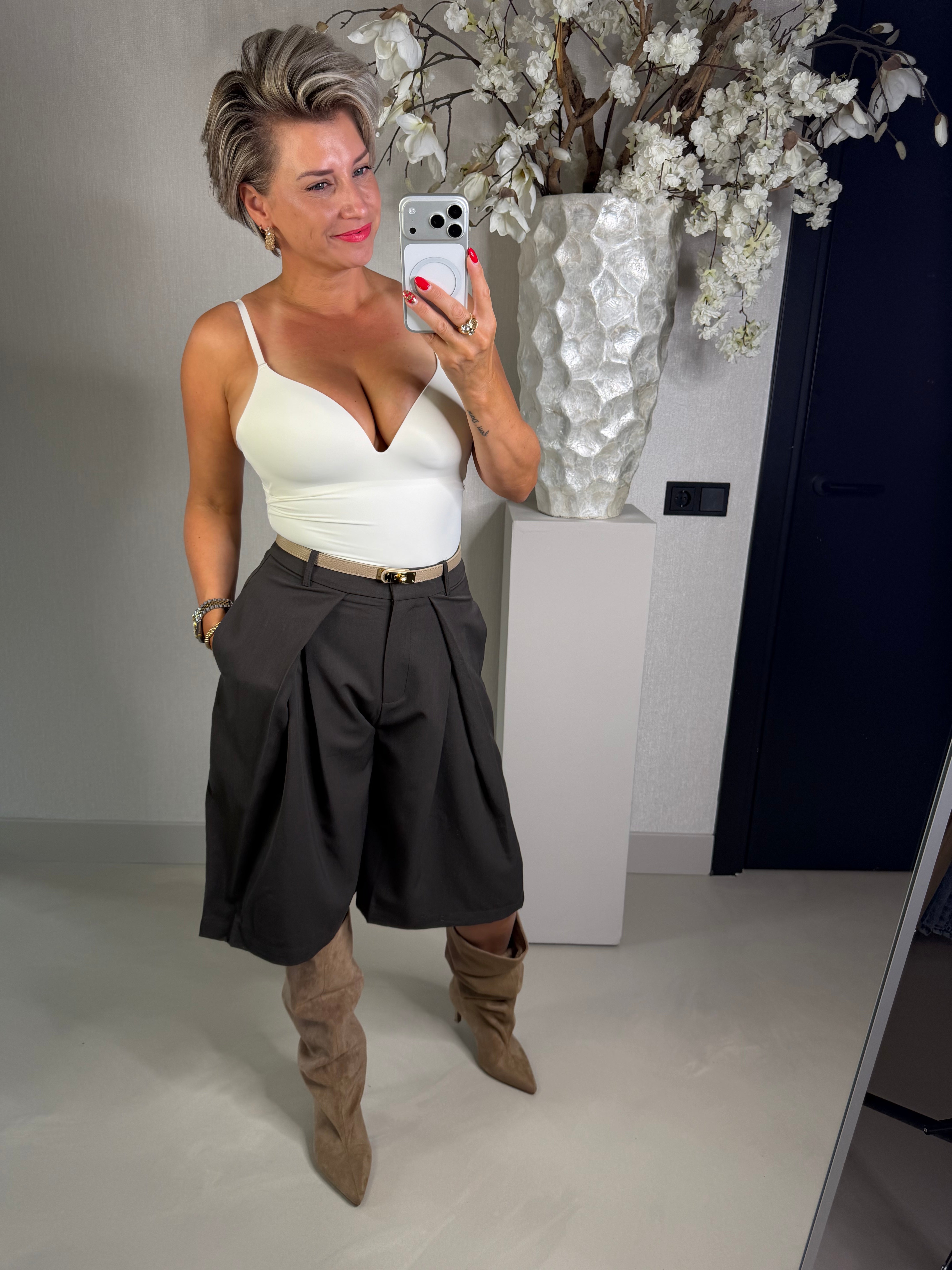 Body top off white