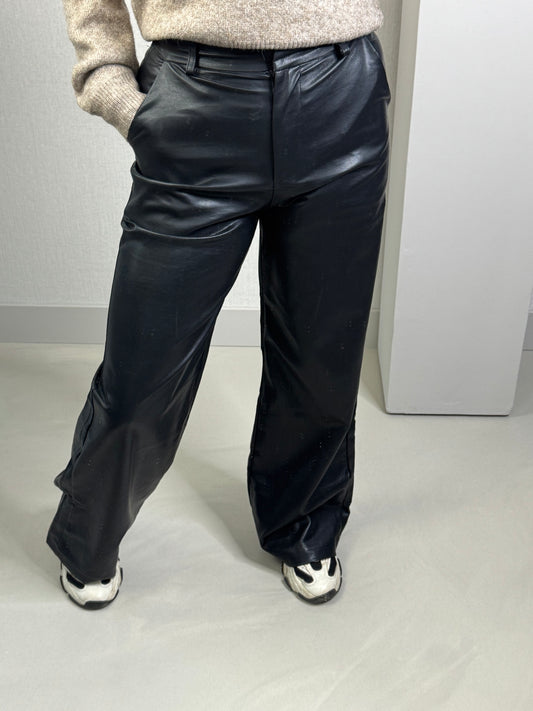 Wide leg leather zwart