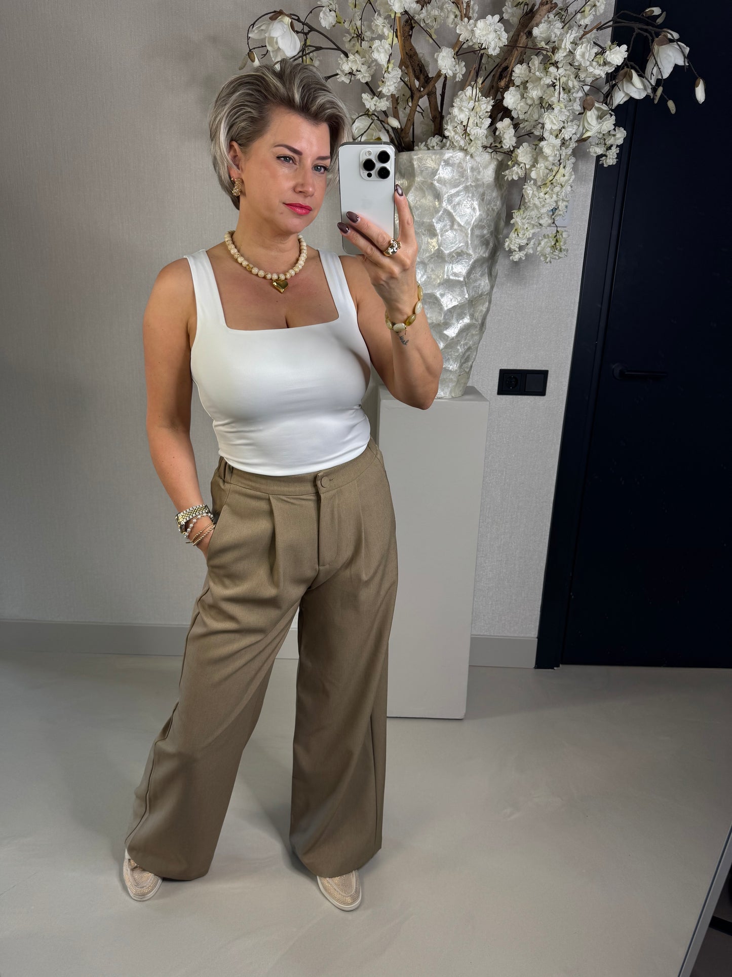 Basic travel top off white