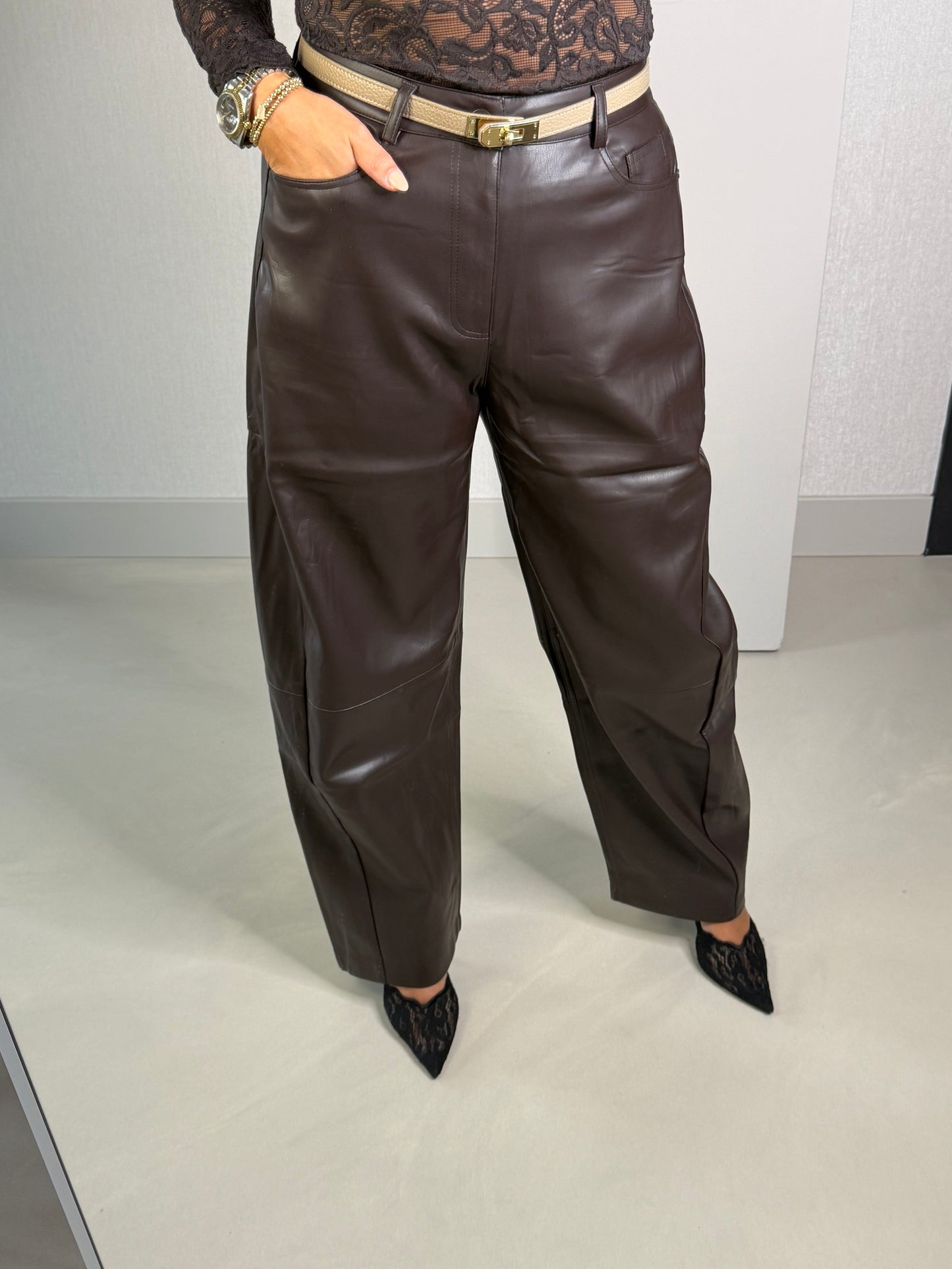 Leather look ballon bruin