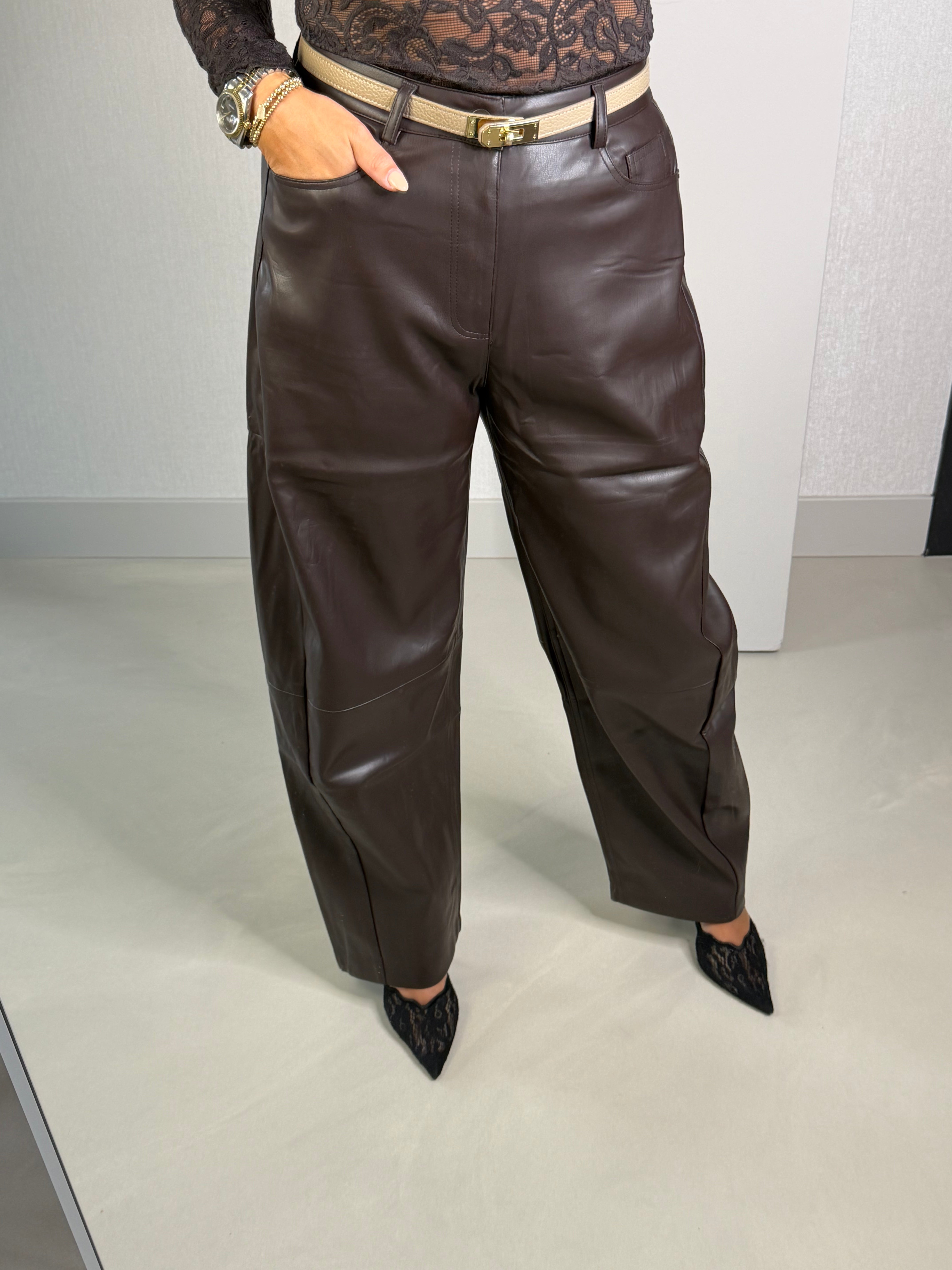 Leather look ballon bruin