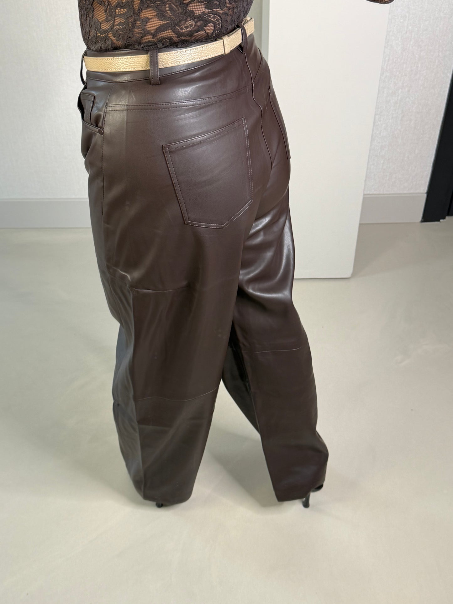 Leather look ballon bruin