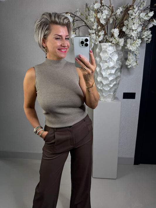 Basic mouwloos beige