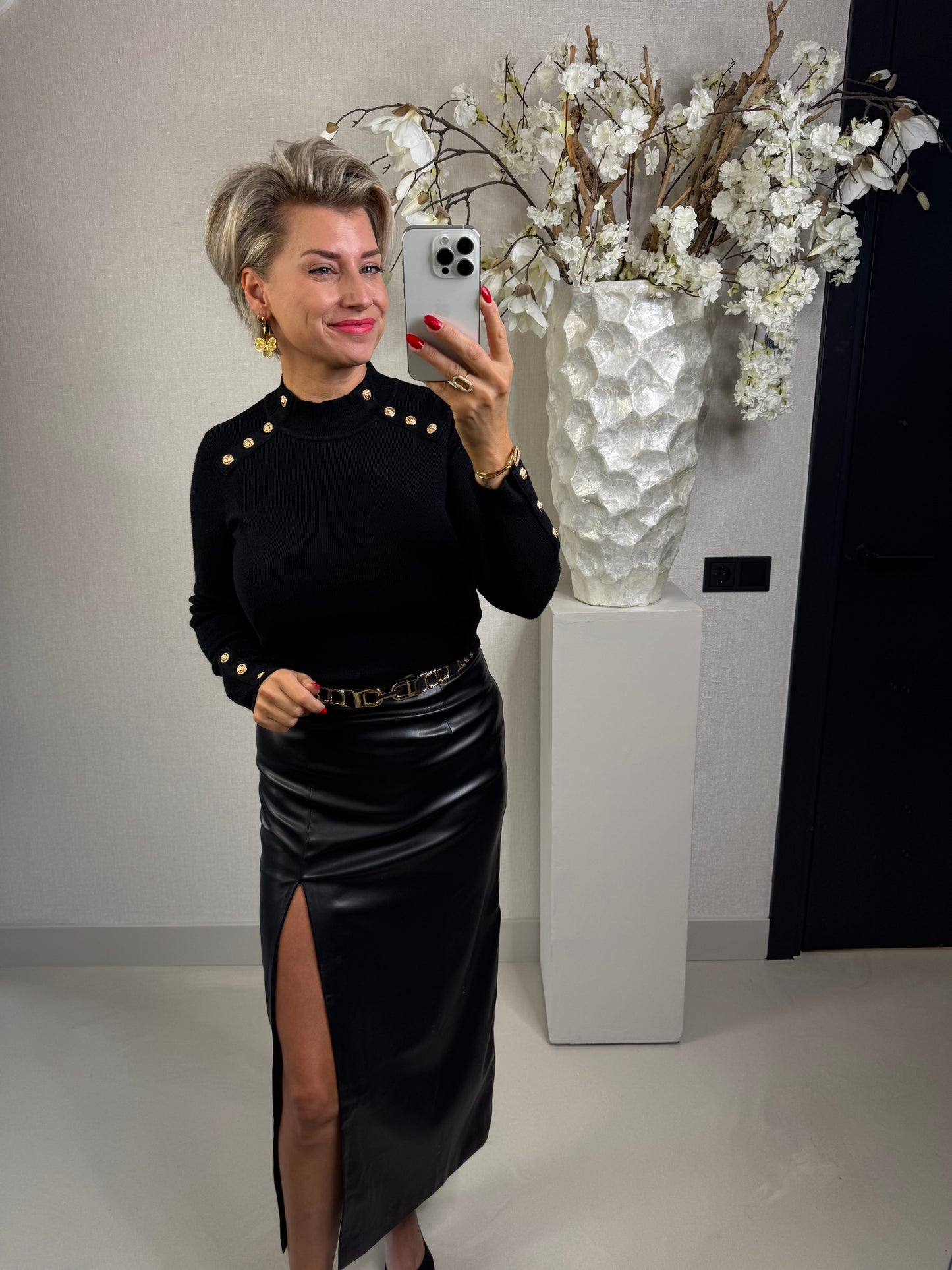 Trui zwart gouden knopen