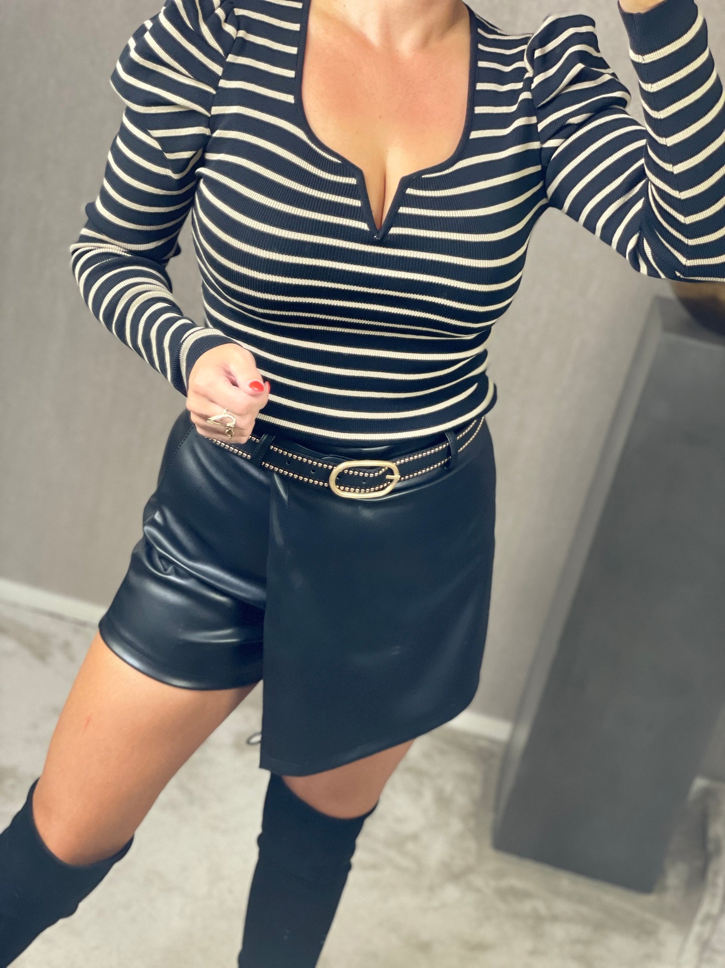 Shortje leather look