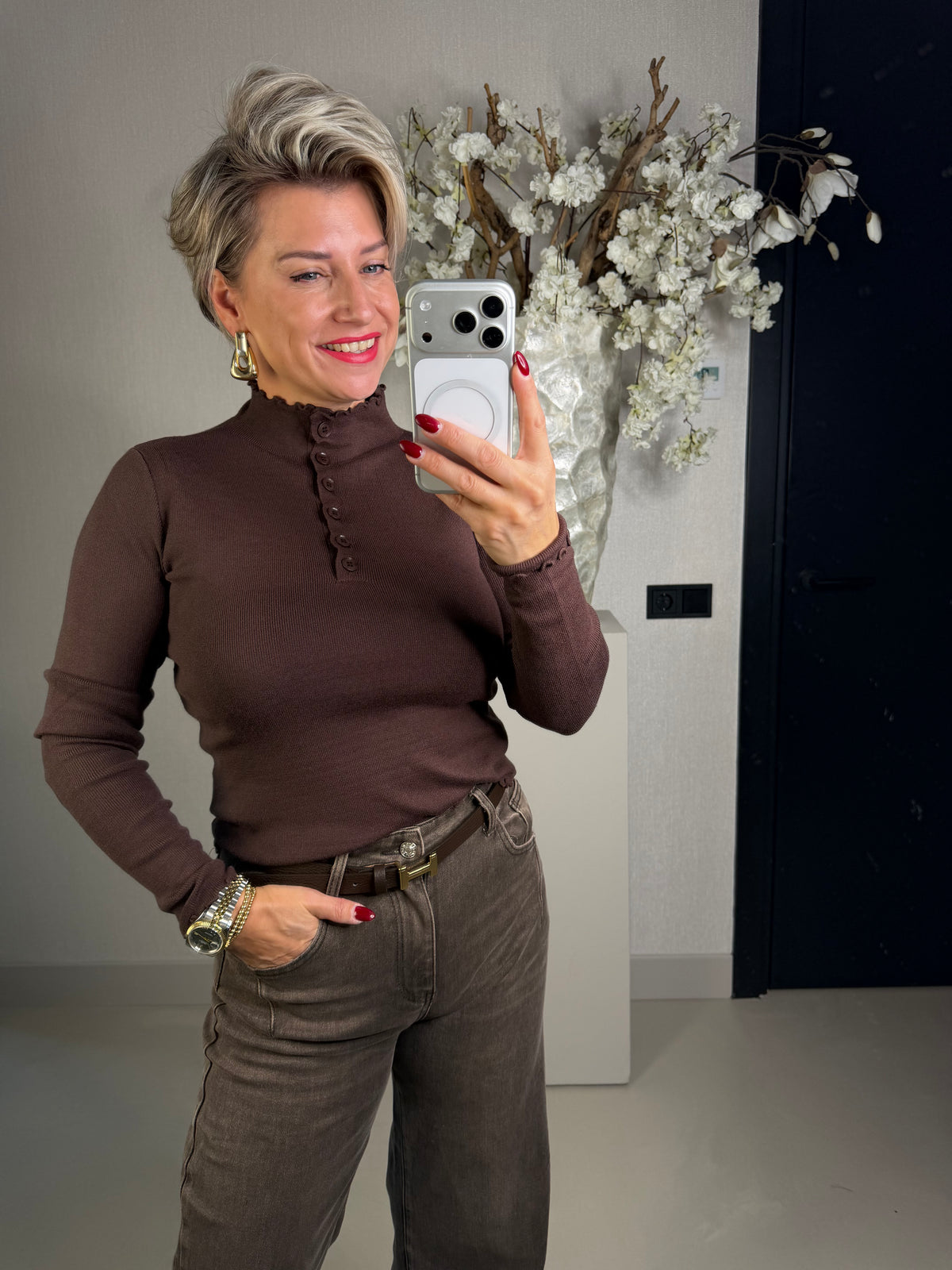 Top bruin knoopjes ruffeltje